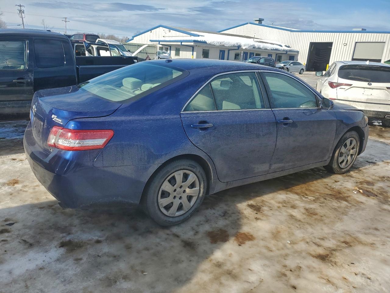 2011 TOYOTA CAMRY BASE photo 3