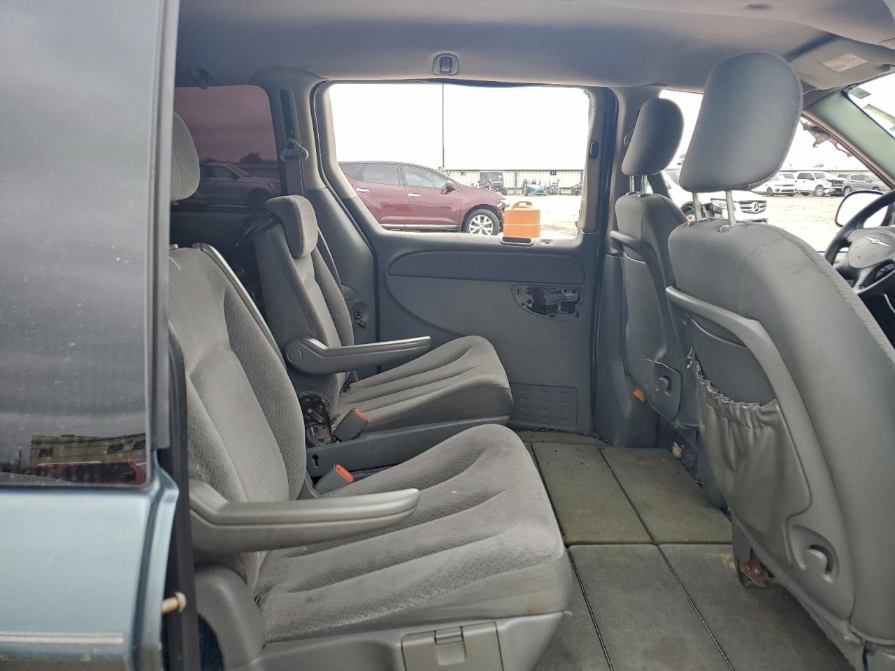 2006 CHRYSLER TOWN & COUNTRY LX photo 11