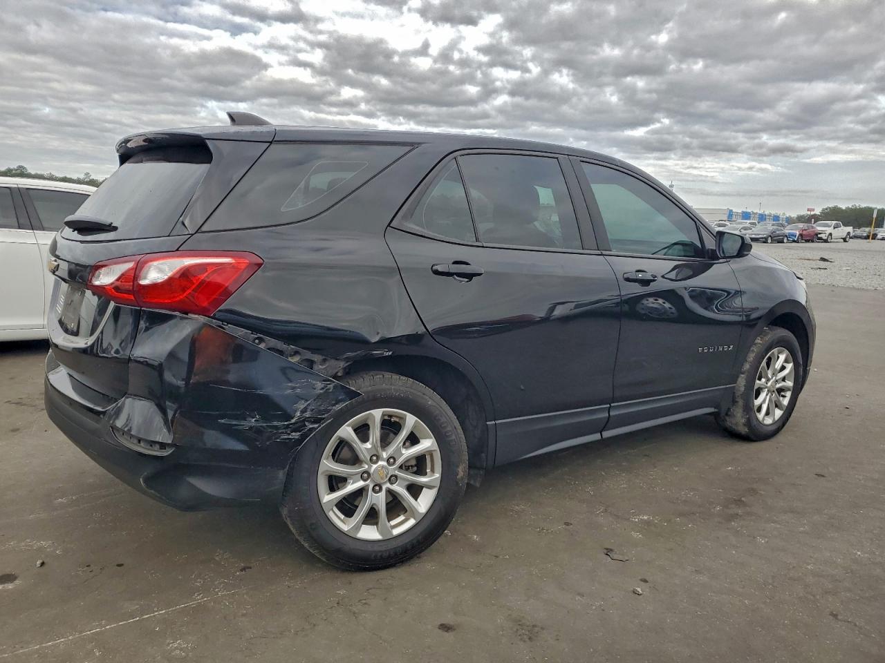 2020 CHEVROLET EQUINOX LS photo 3