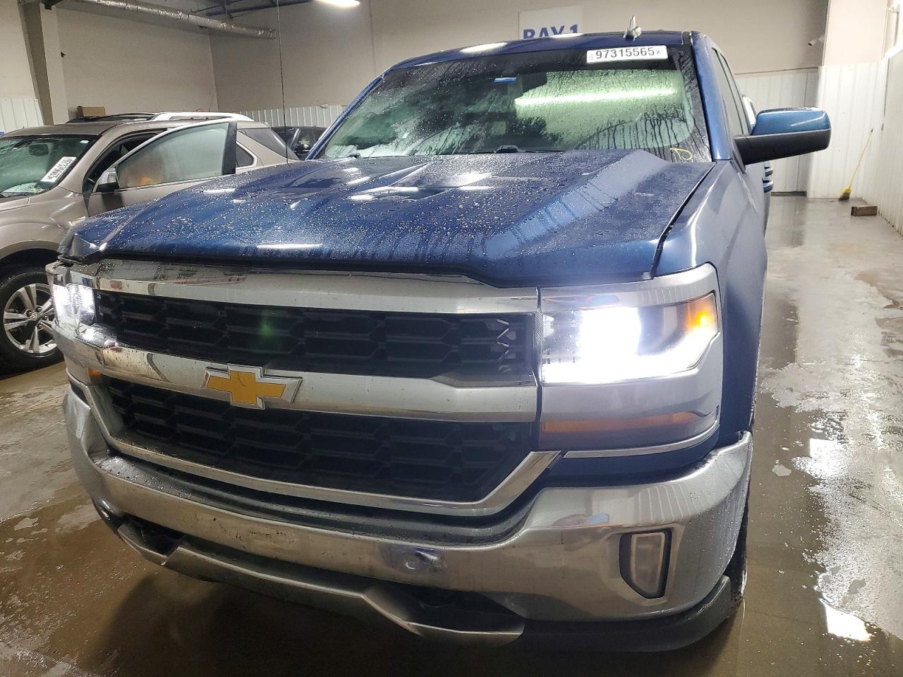 2017 CHEVROLET SILVERADO K1500 LT photo 5