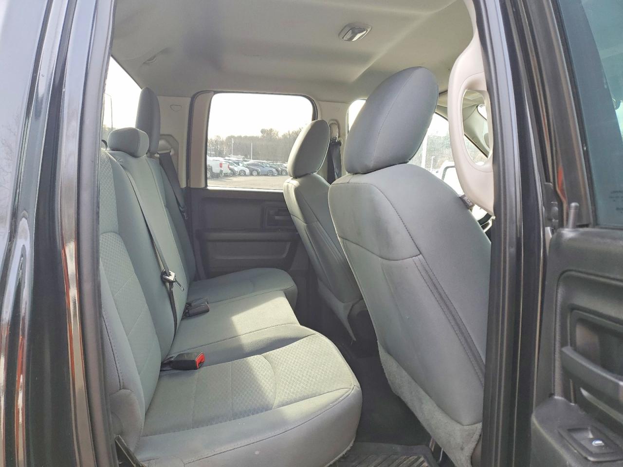 2016 RAM 1500 ST photo 10