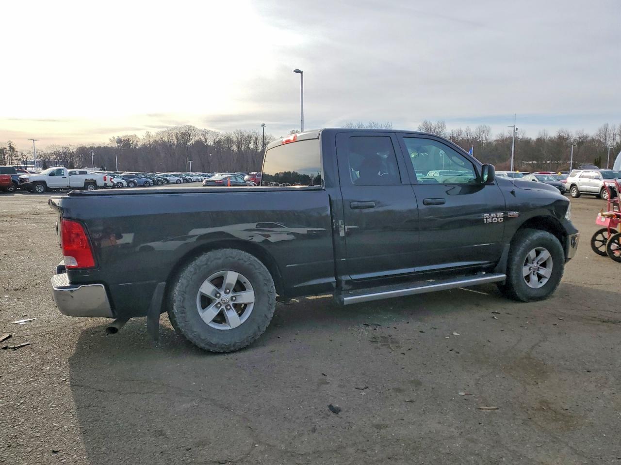 2016 RAM 1500 ST photo 3