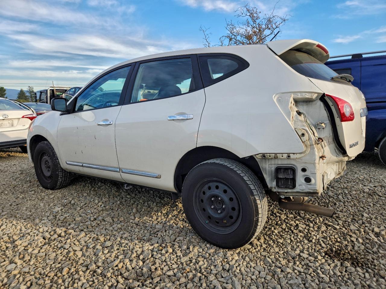 2013 NISSAN ROGUE S photo 4