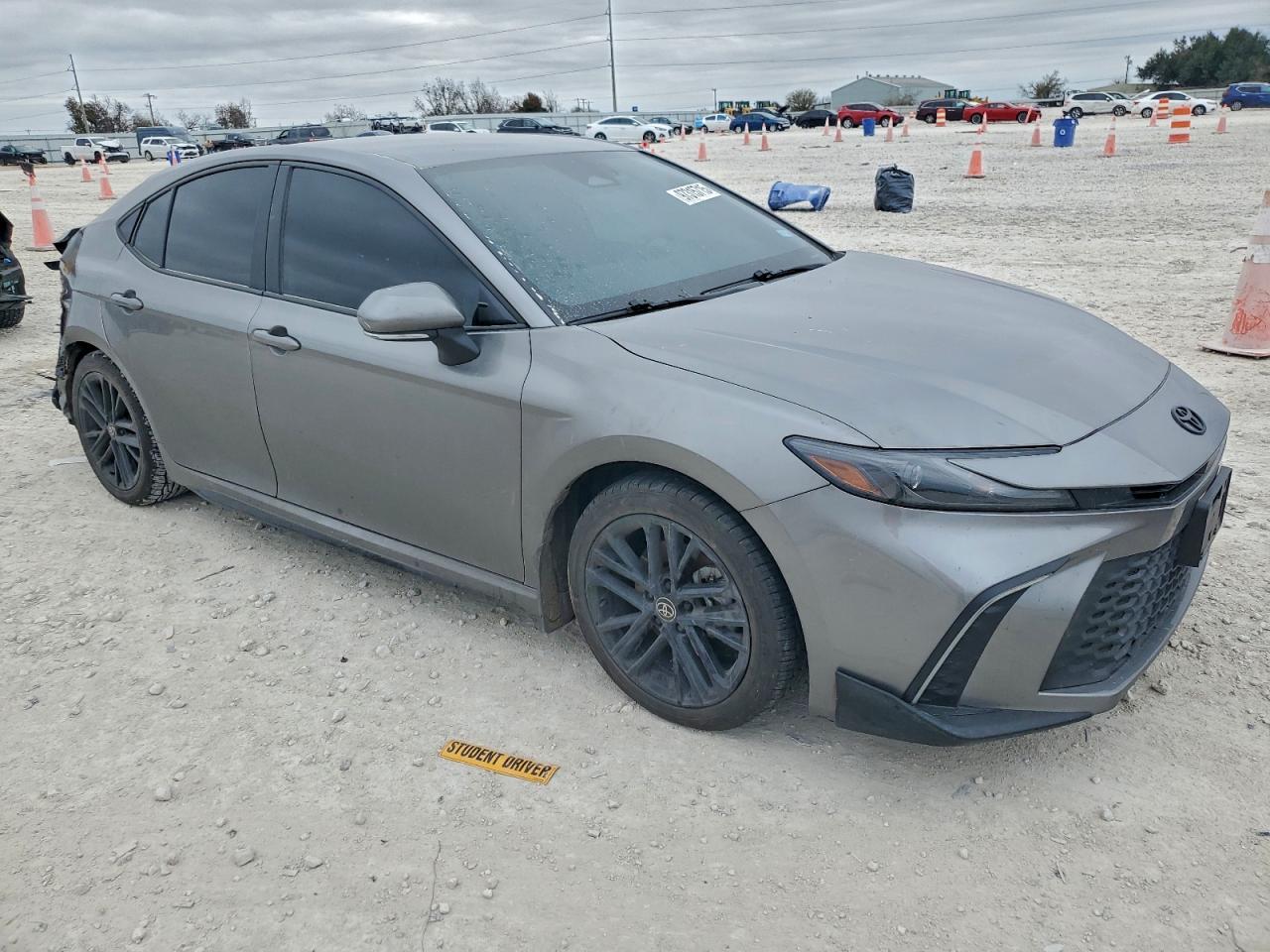 2025 TOYOTA CAMRY photo 4