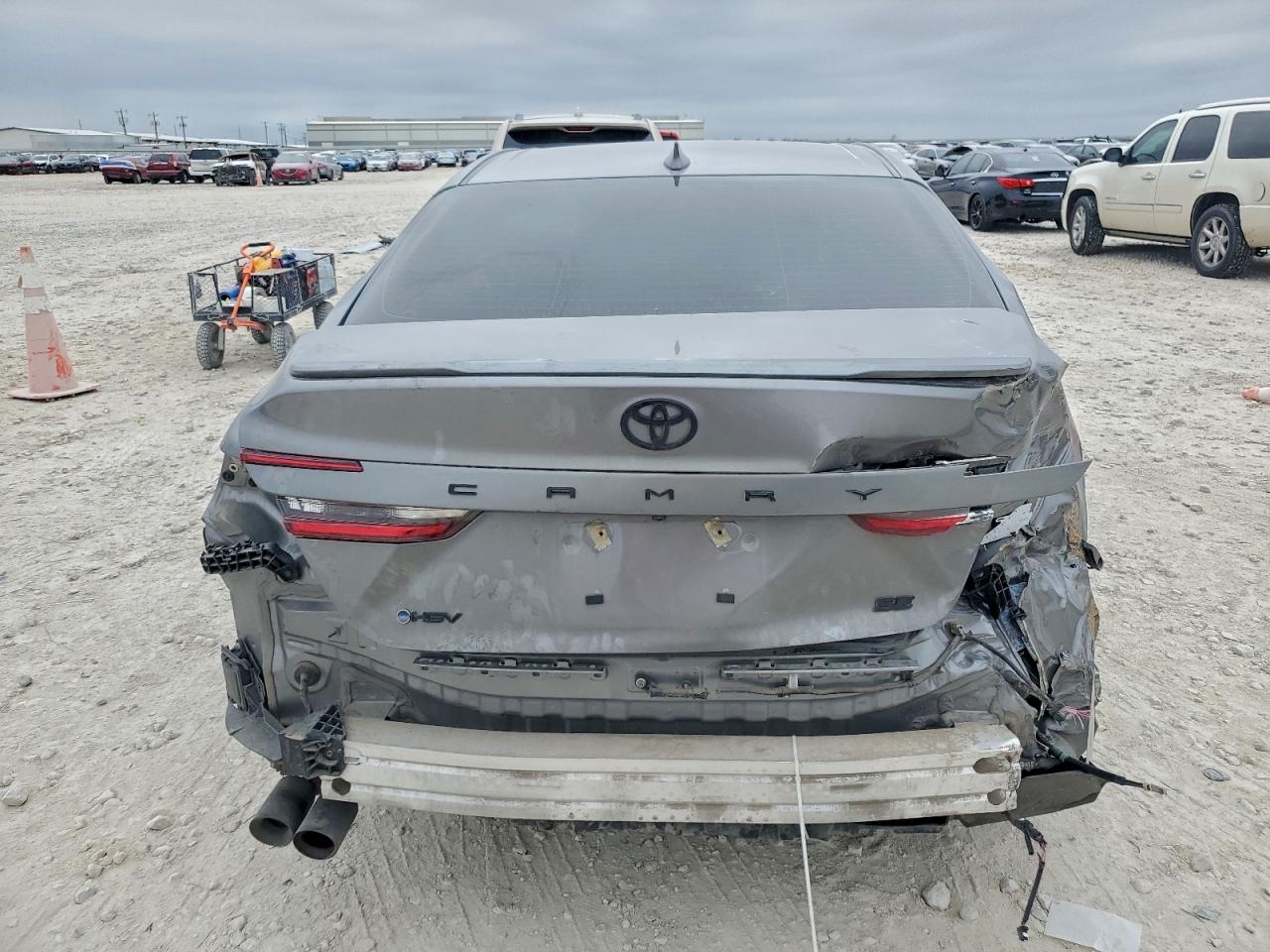 2025 TOYOTA CAMRY photo 6