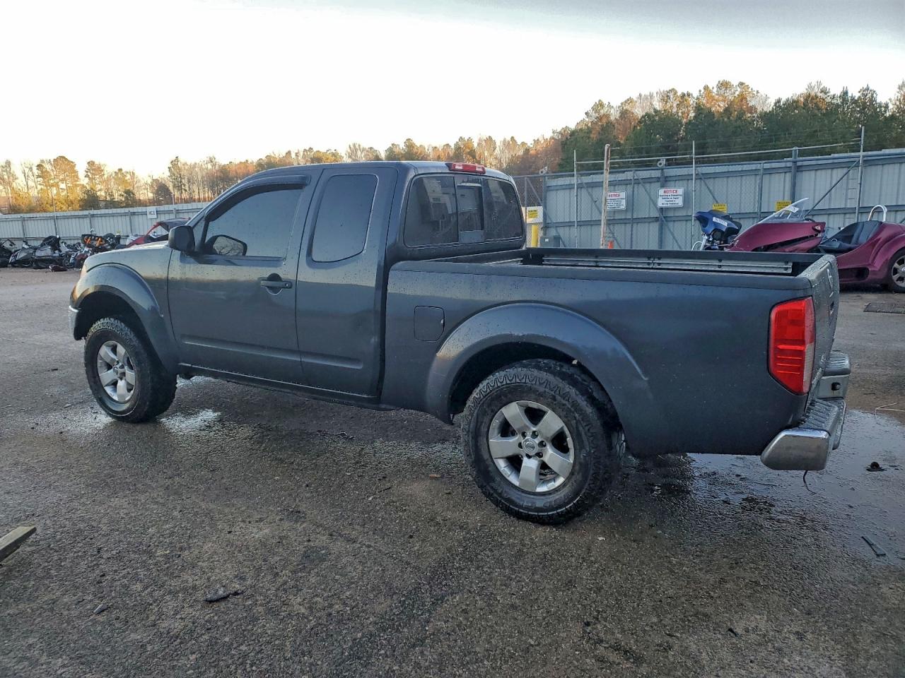 2011 NISSAN FRONTIER SV photo 2