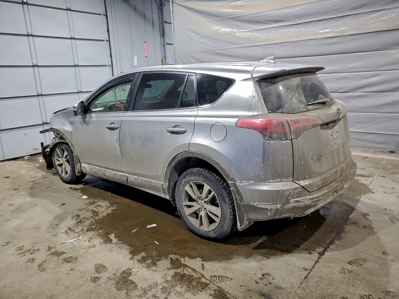 2018 TOYOTA RAV4 XLE photo 2