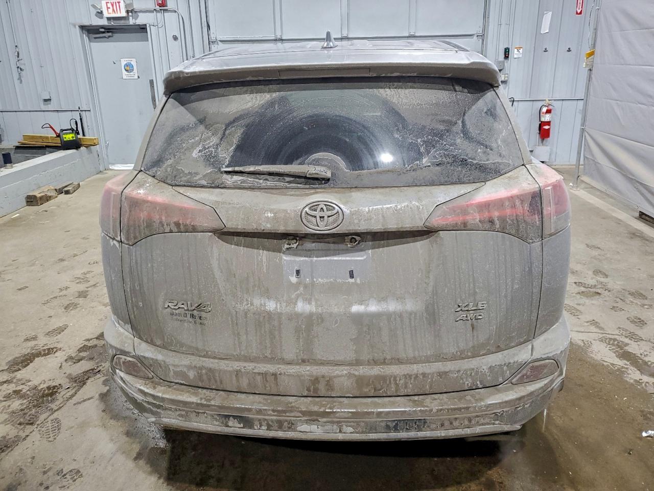 2018 TOYOTA RAV4 XLE photo 6