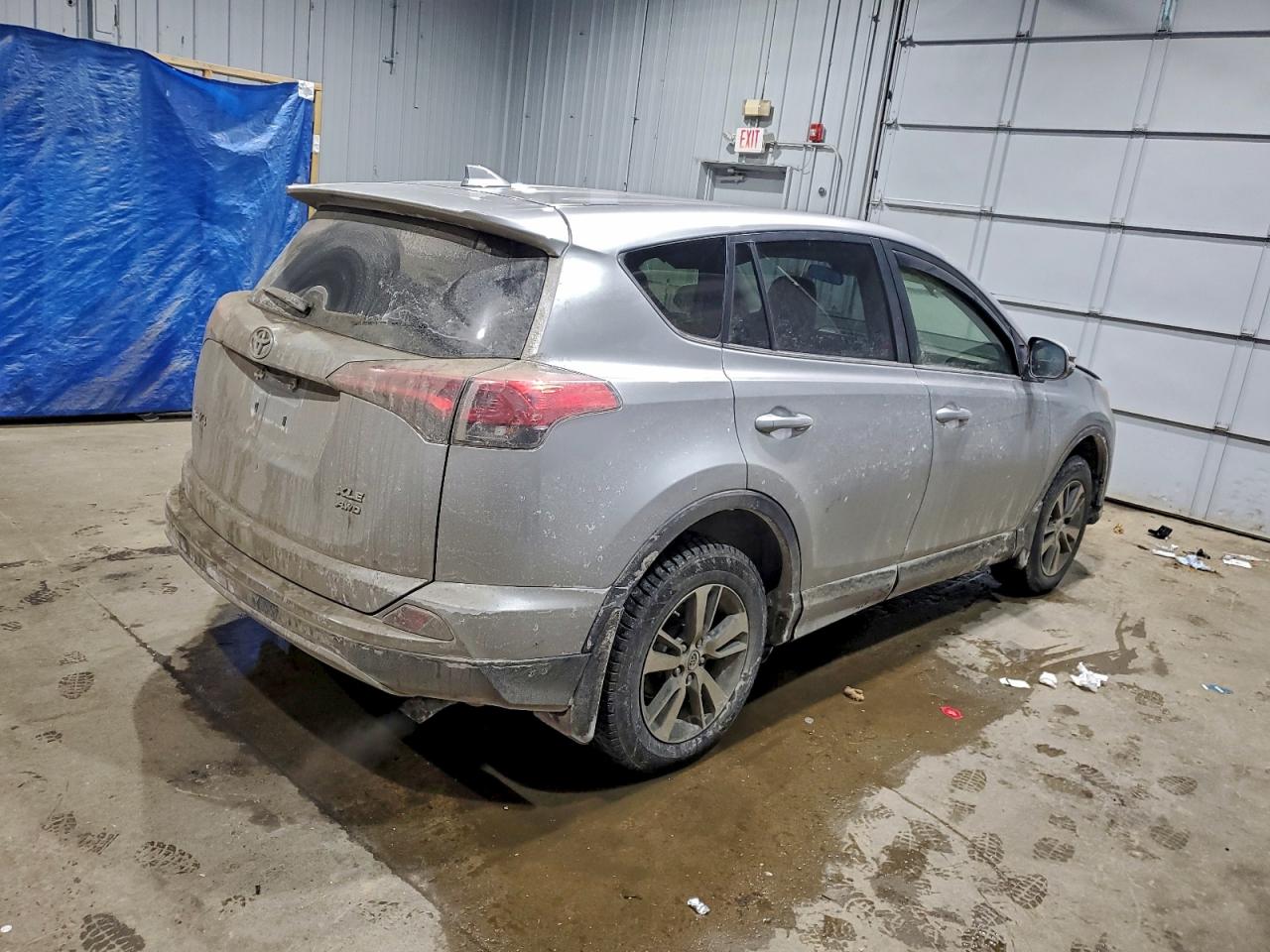 2018 TOYOTA RAV4 XLE photo 3