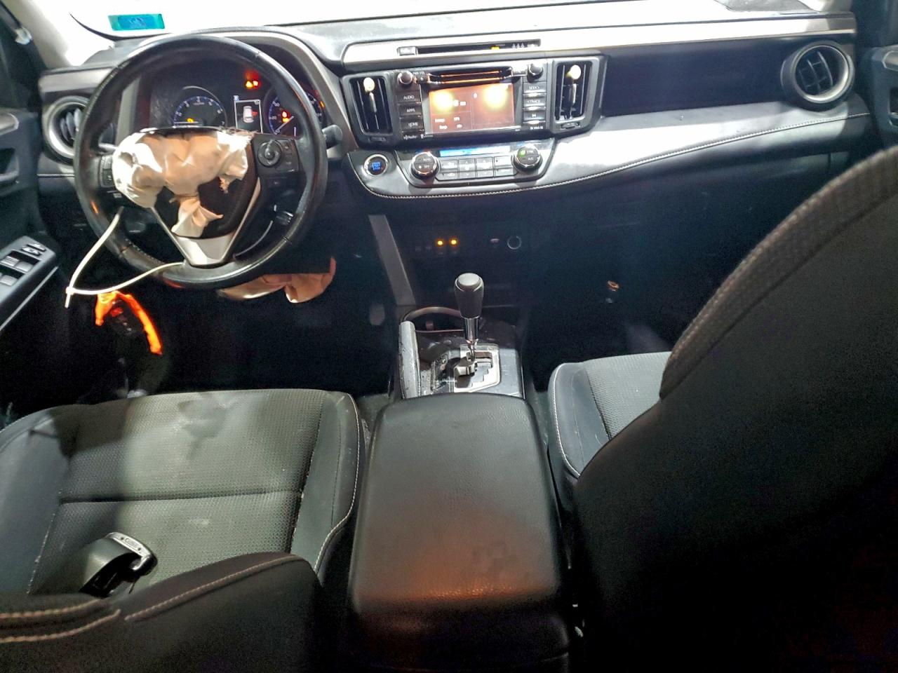 2018 TOYOTA RAV4 XLE photo 8