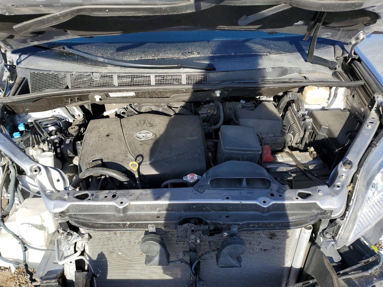 2017 TOYOTA SIENNA XLE photo 12