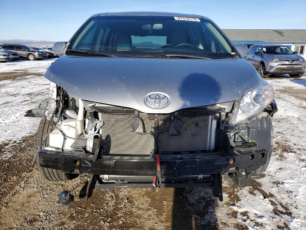 2017 TOYOTA SIENNA XLE photo 5
