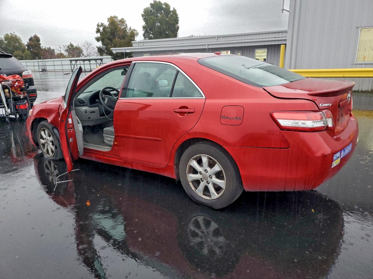 2011 TOYOTA CAMRY BASE photo 4