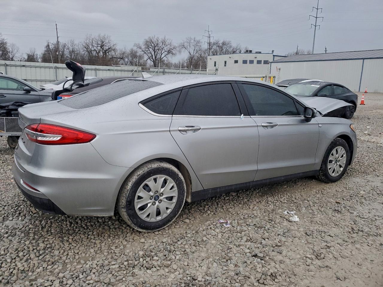 2020 FORD FUSION S photo 3
