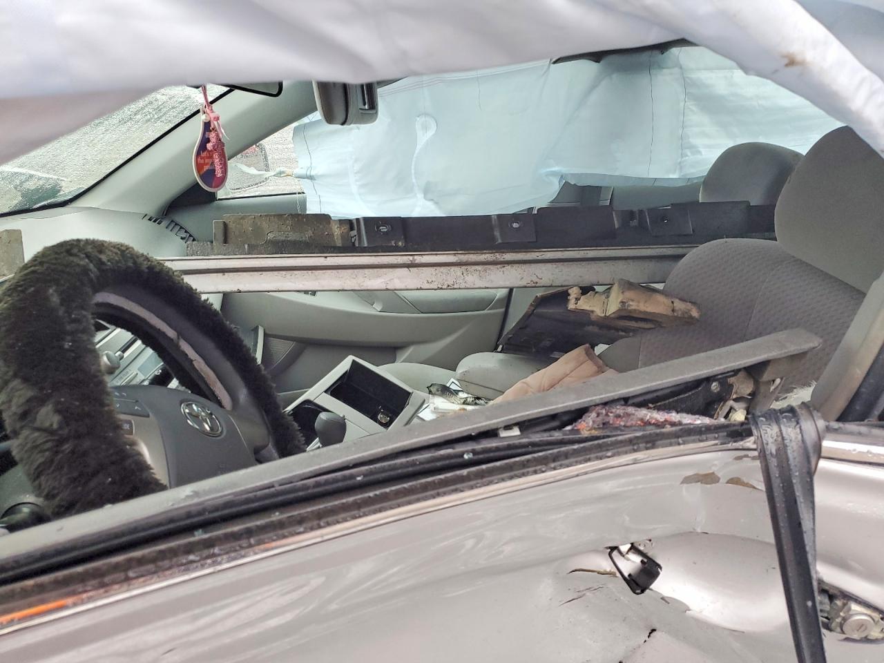 2010 TOYOTA CAMRY BASE photo 7