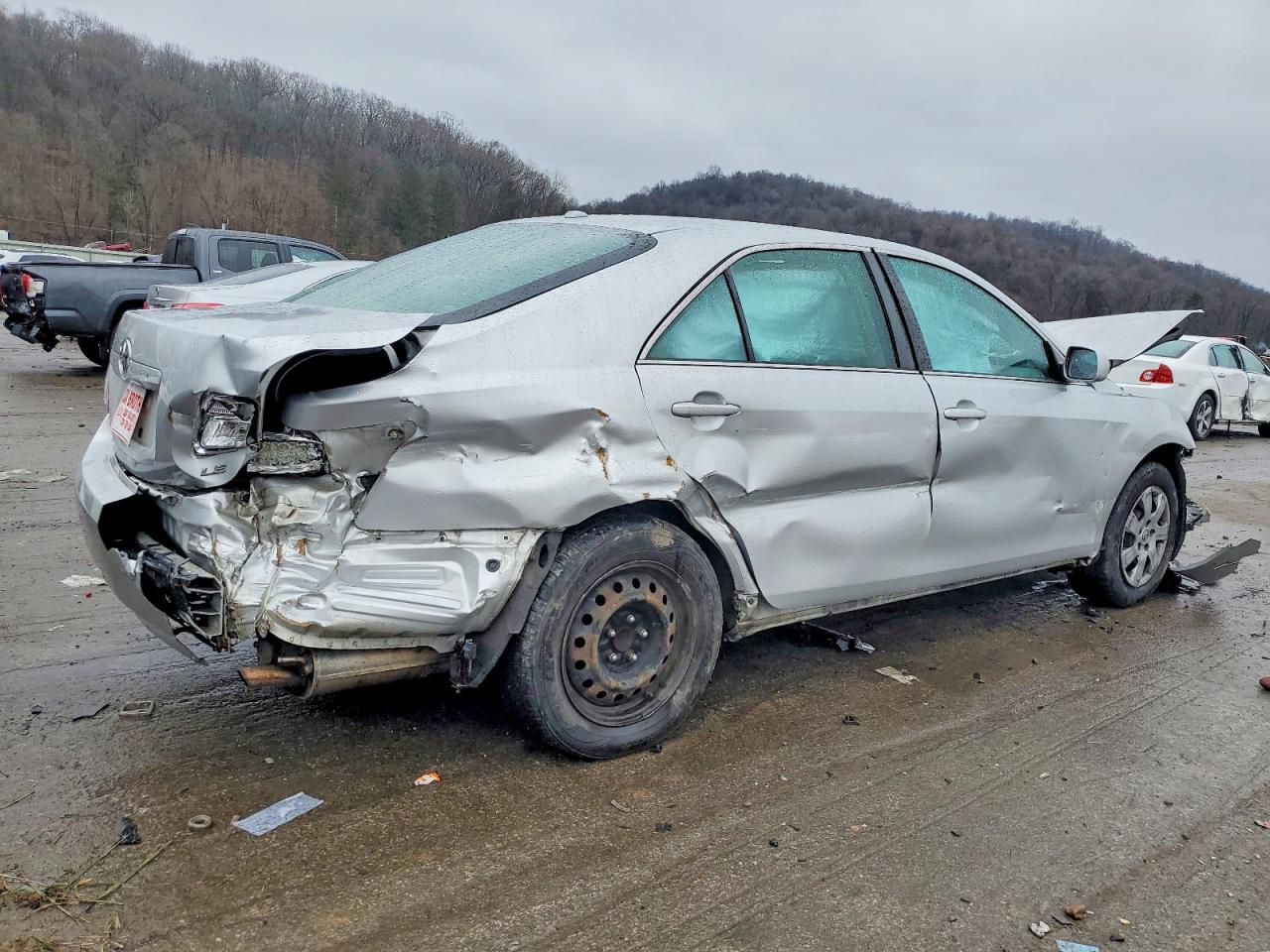 2010 TOYOTA CAMRY BASE photo 3