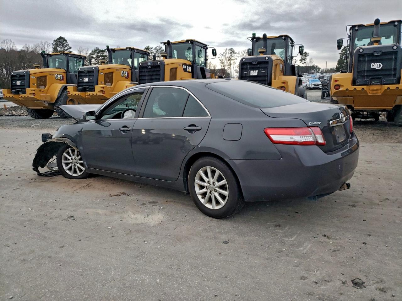 2010 TOYOTA CAMRY BASE photo 4