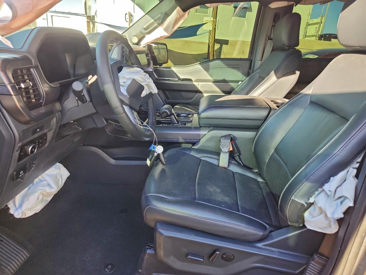 2025 FORD F150 LARIAT photo 13