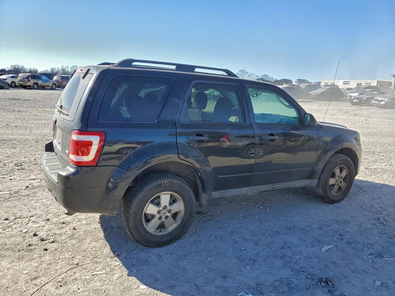 2010 FORD ESCAPE XLT photo 3