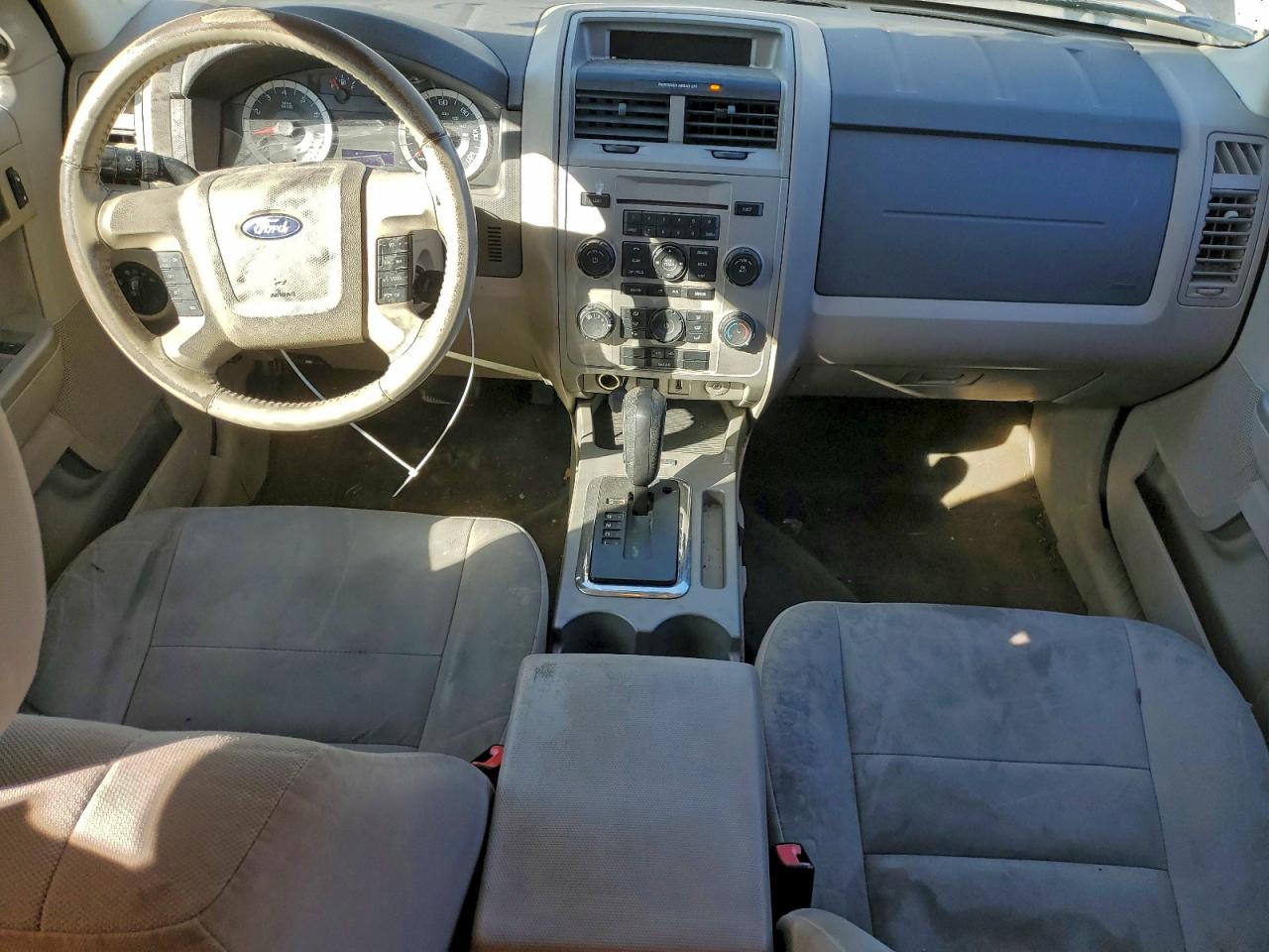 2010 FORD ESCAPE XLT photo 8