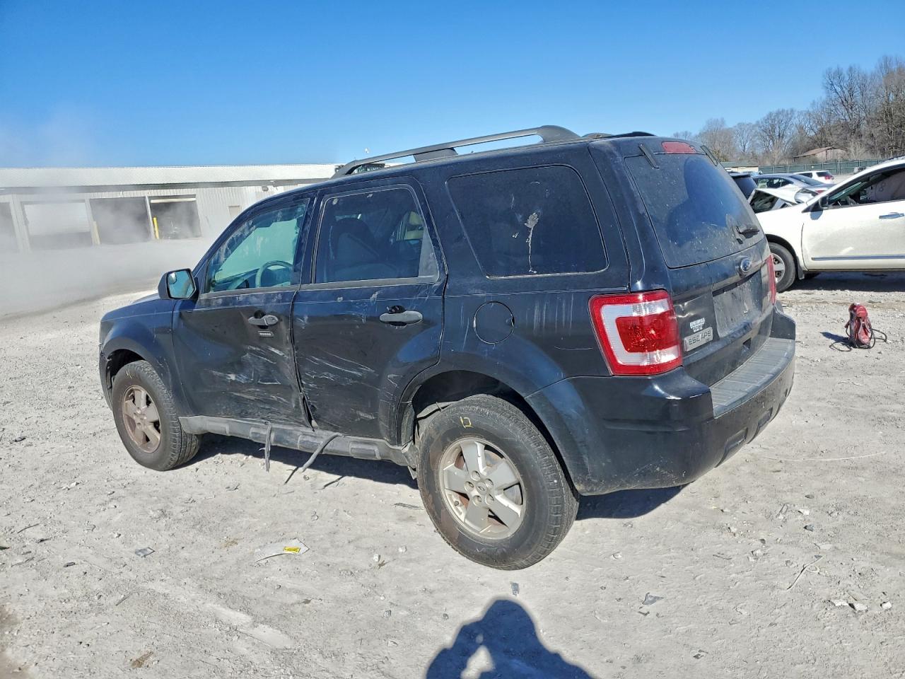 2010 FORD ESCAPE XLT photo 2
