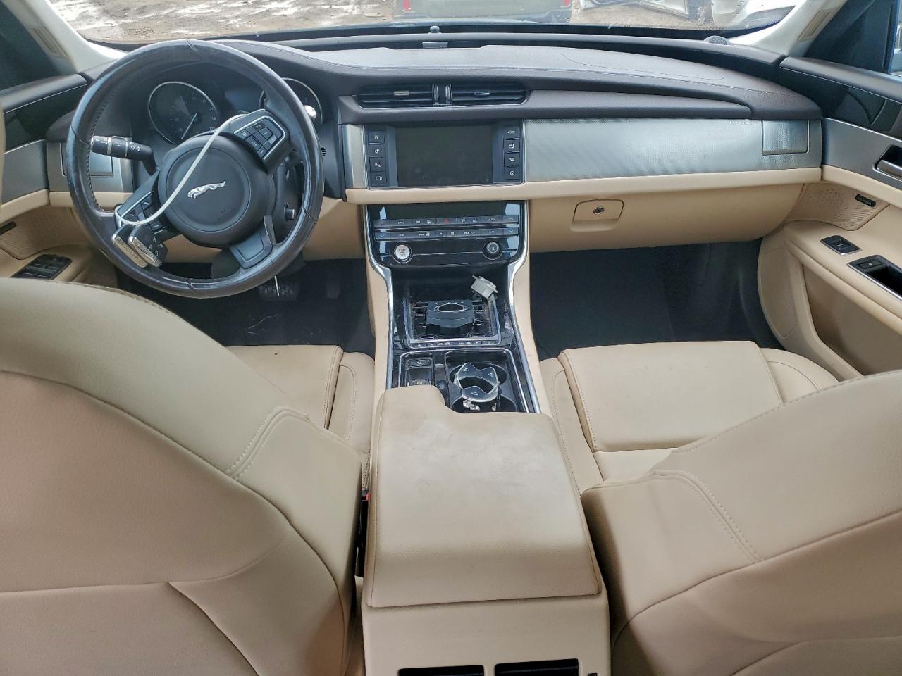 2016 JAGUAR XF PREMIUM photo 29