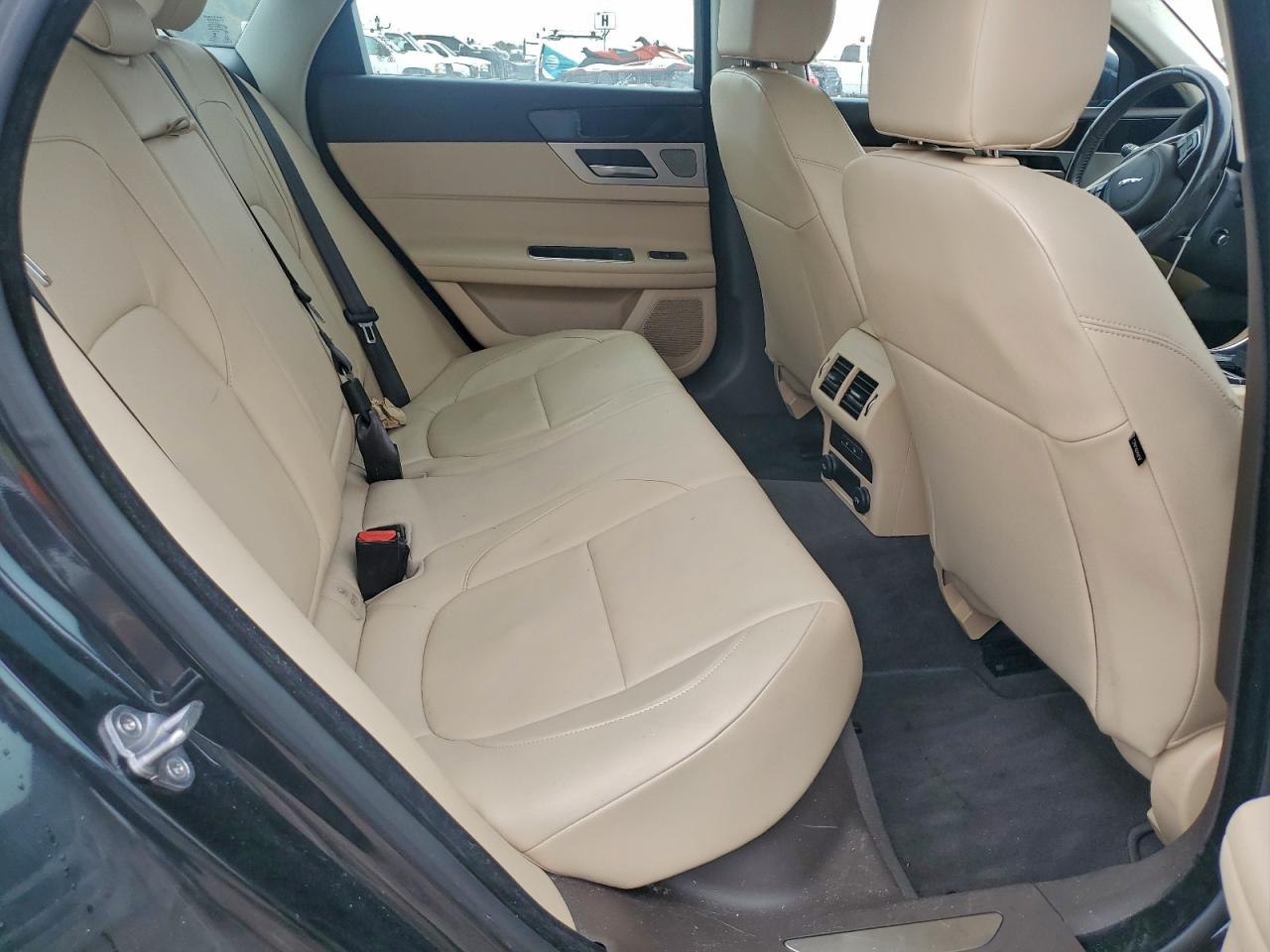 2016 JAGUAR XF PREMIUM photo 37
