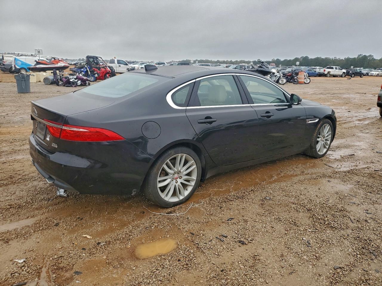 2016 JAGUAR XF PREMIUM photo 9