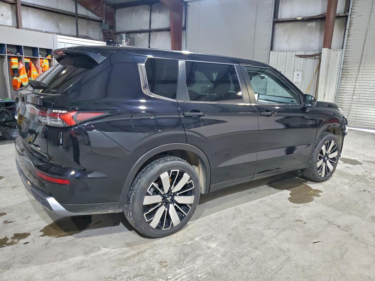 2025 MITSUBISHI OUTLANDER SE photo 5