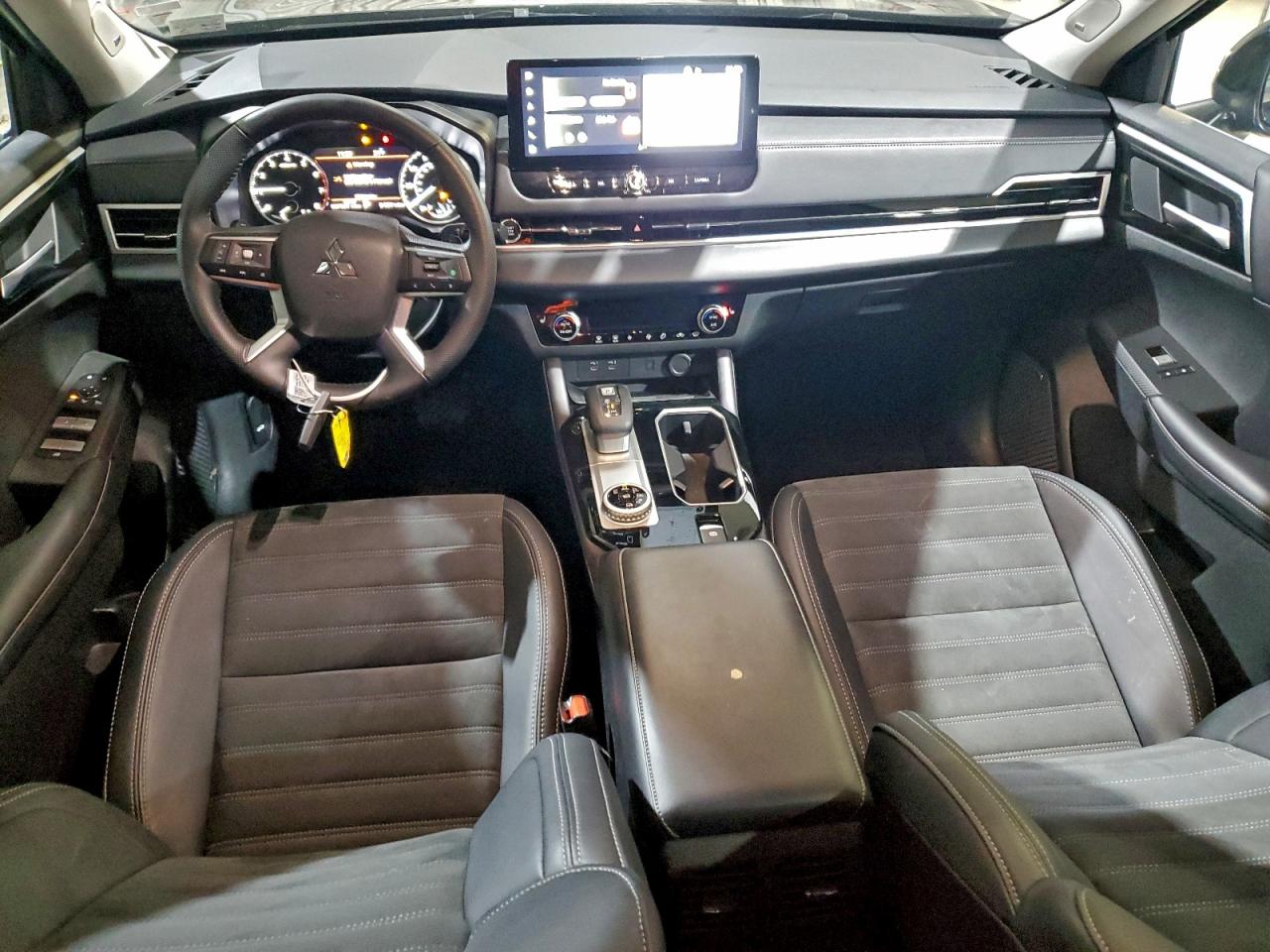 2025 MITSUBISHI OUTLANDER SE photo 15