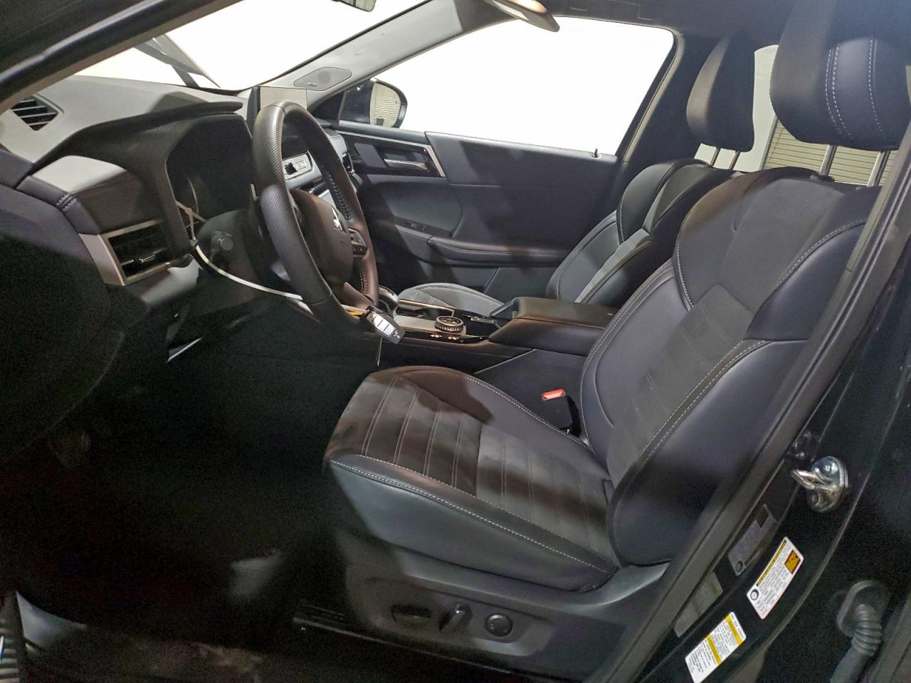 2025 MITSUBISHI OUTLANDER SE photo 13