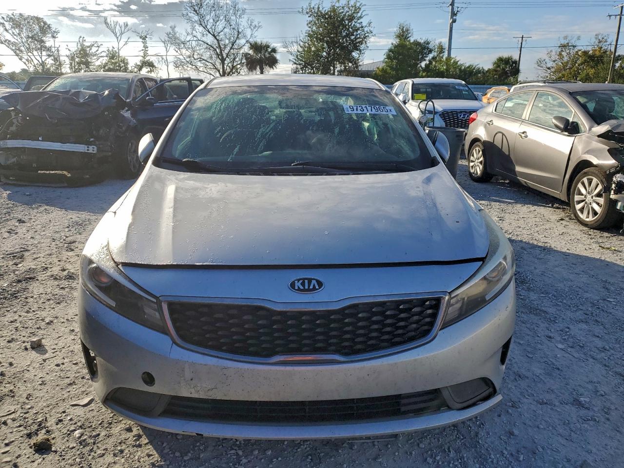 2017 KIA FORTE LX photo 9