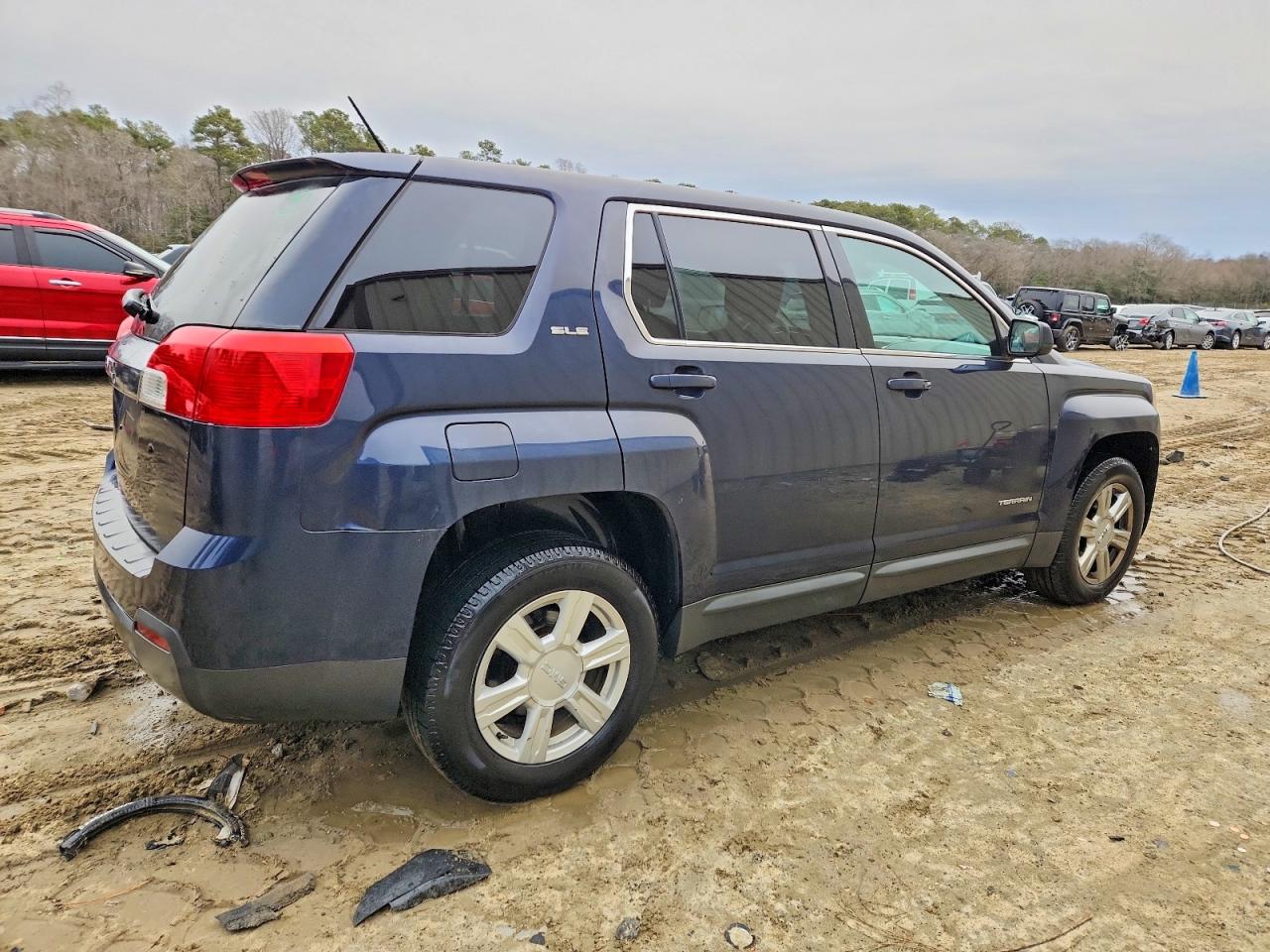 2015 GMC TERRAIN SLE photo 3