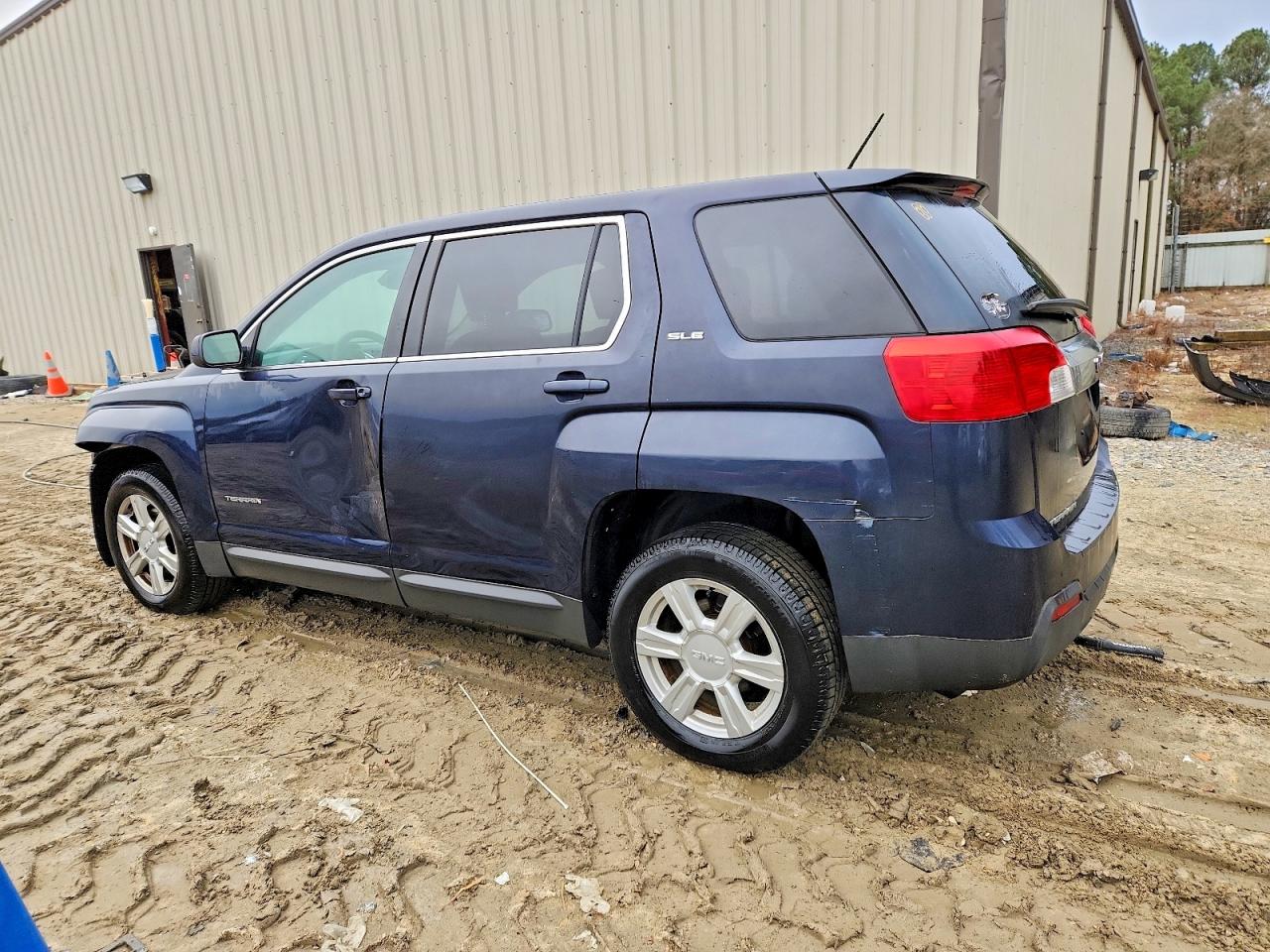 2015 GMC TERRAIN SLE photo 2