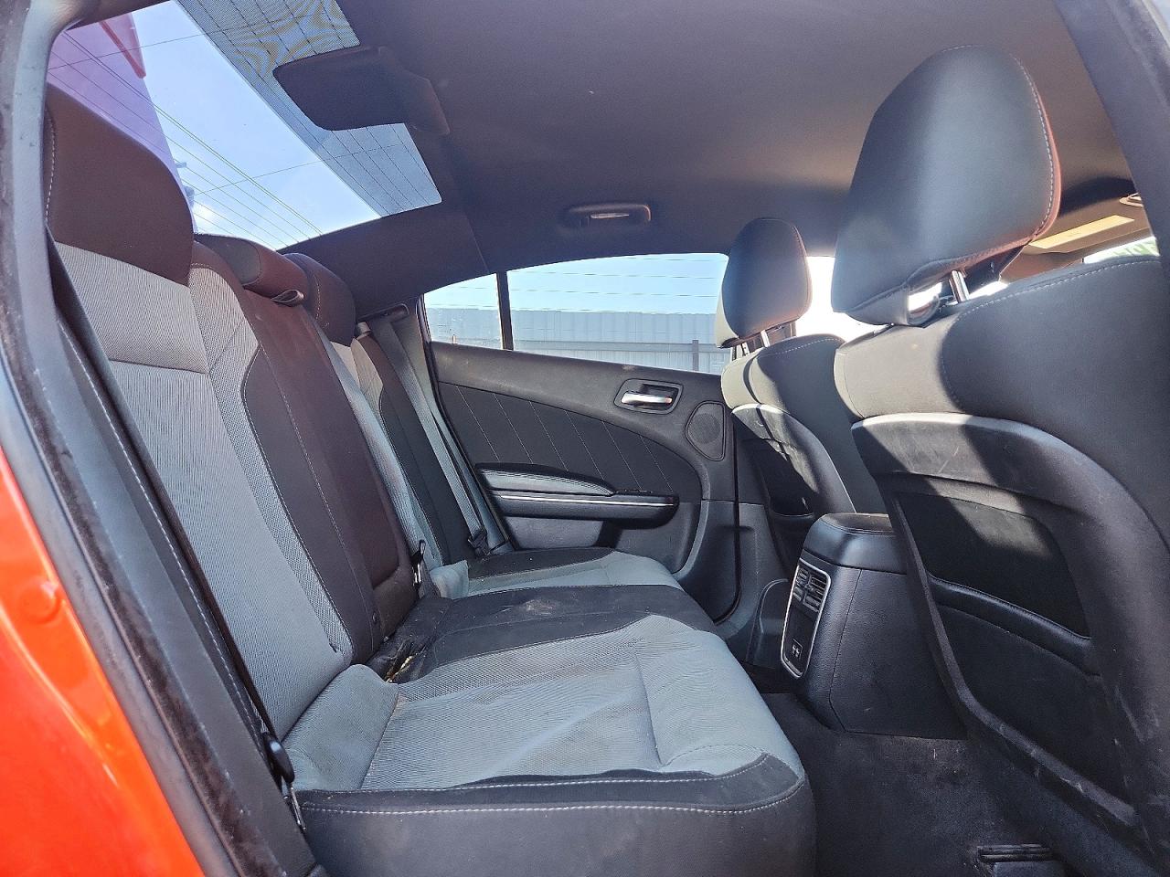 2016 DODGE CHARGER SXT photo 28
