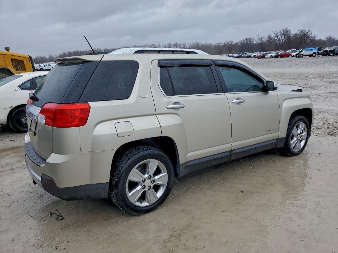 2015 GMC TERRAIN SLT photo 3