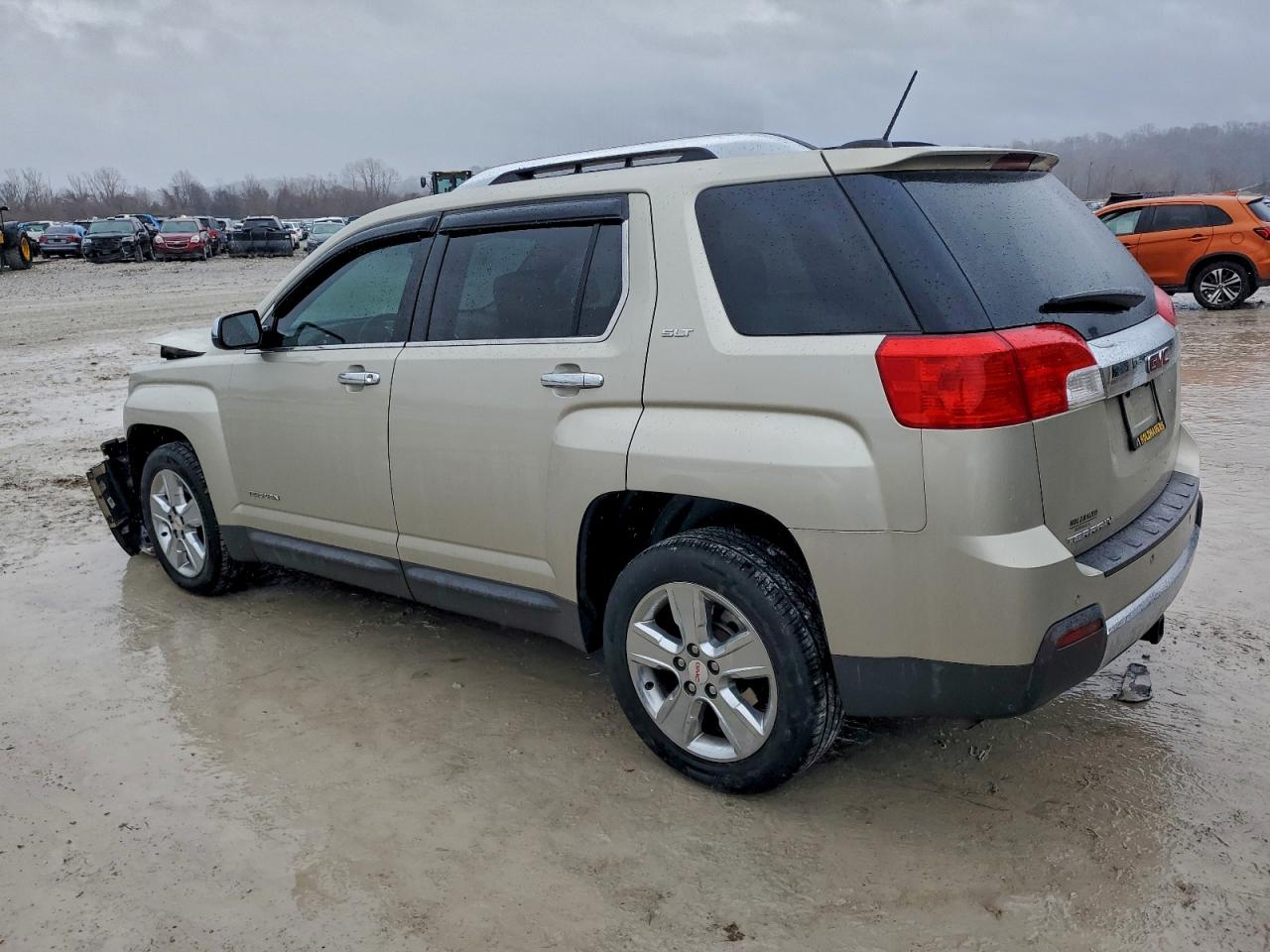 2015 GMC TERRAIN SLT photo 2