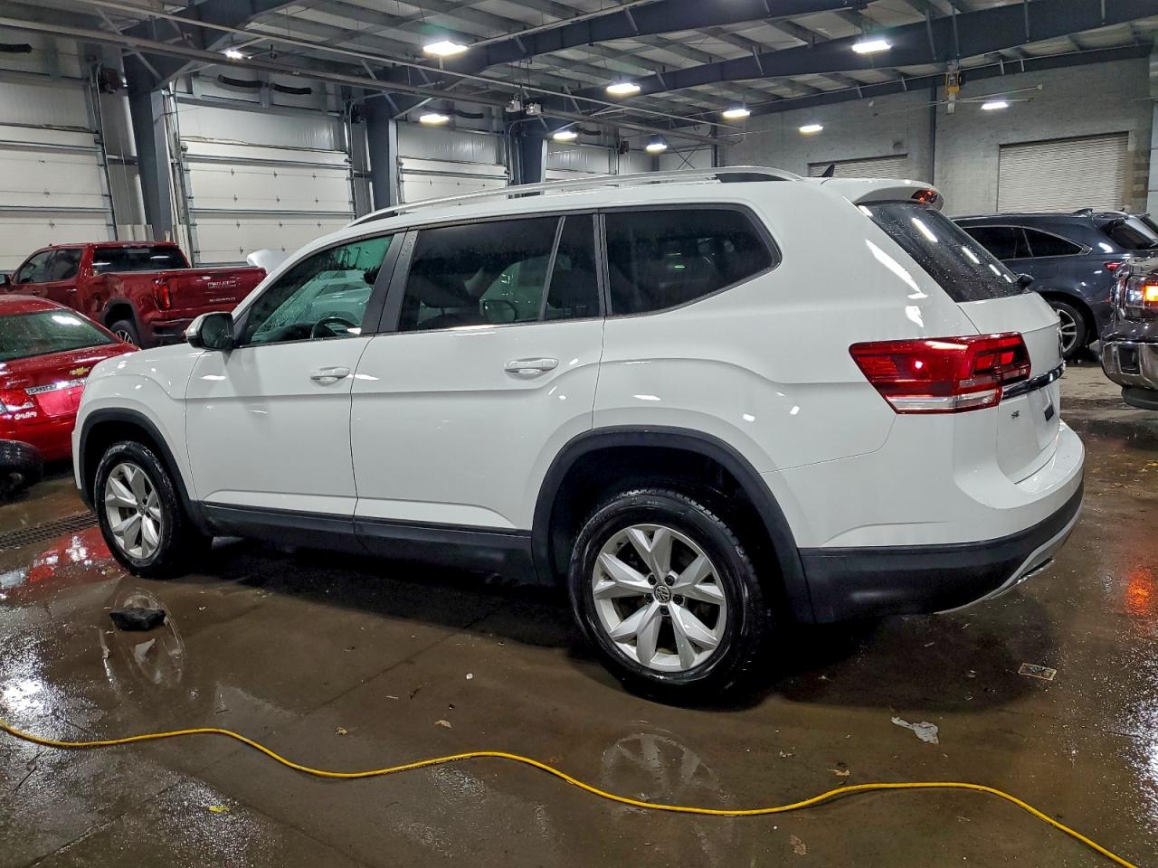 2018 VOLKSWAGEN ATLAS SE photo 2