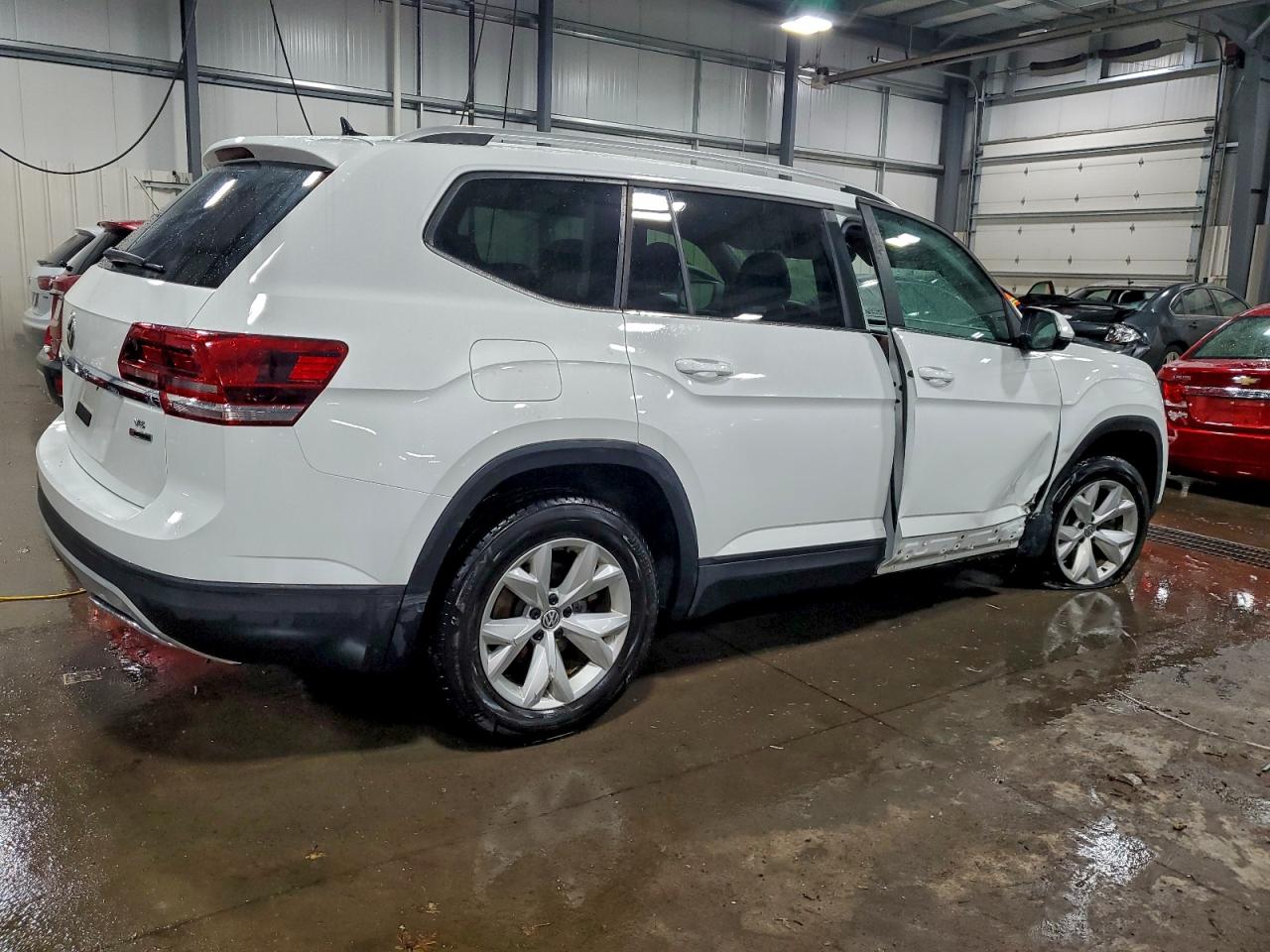 2018 VOLKSWAGEN ATLAS SE photo 3