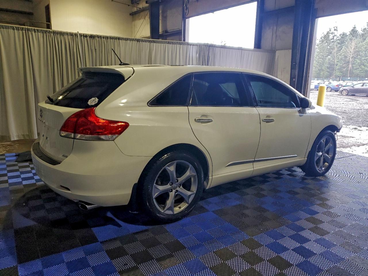 2011 TOYOTA VENZA photo 3