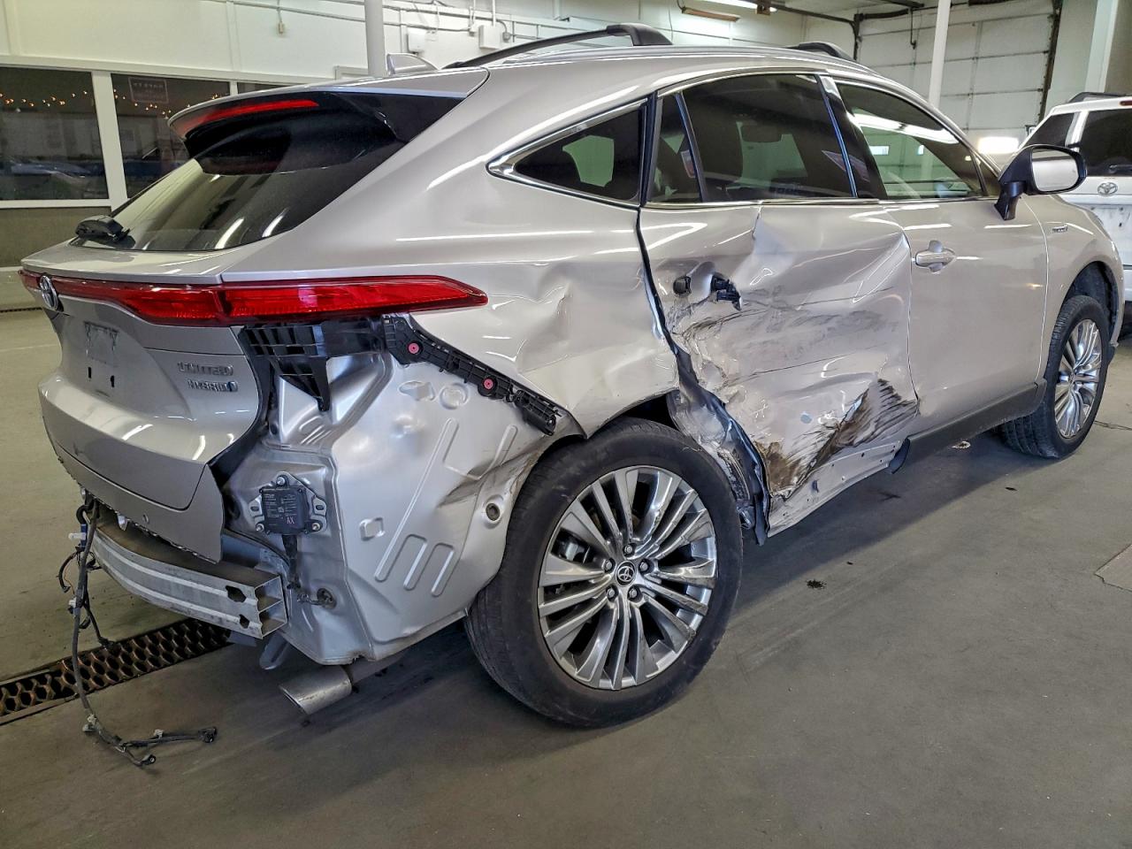 2021 TOYOTA VENZA LE photo 3