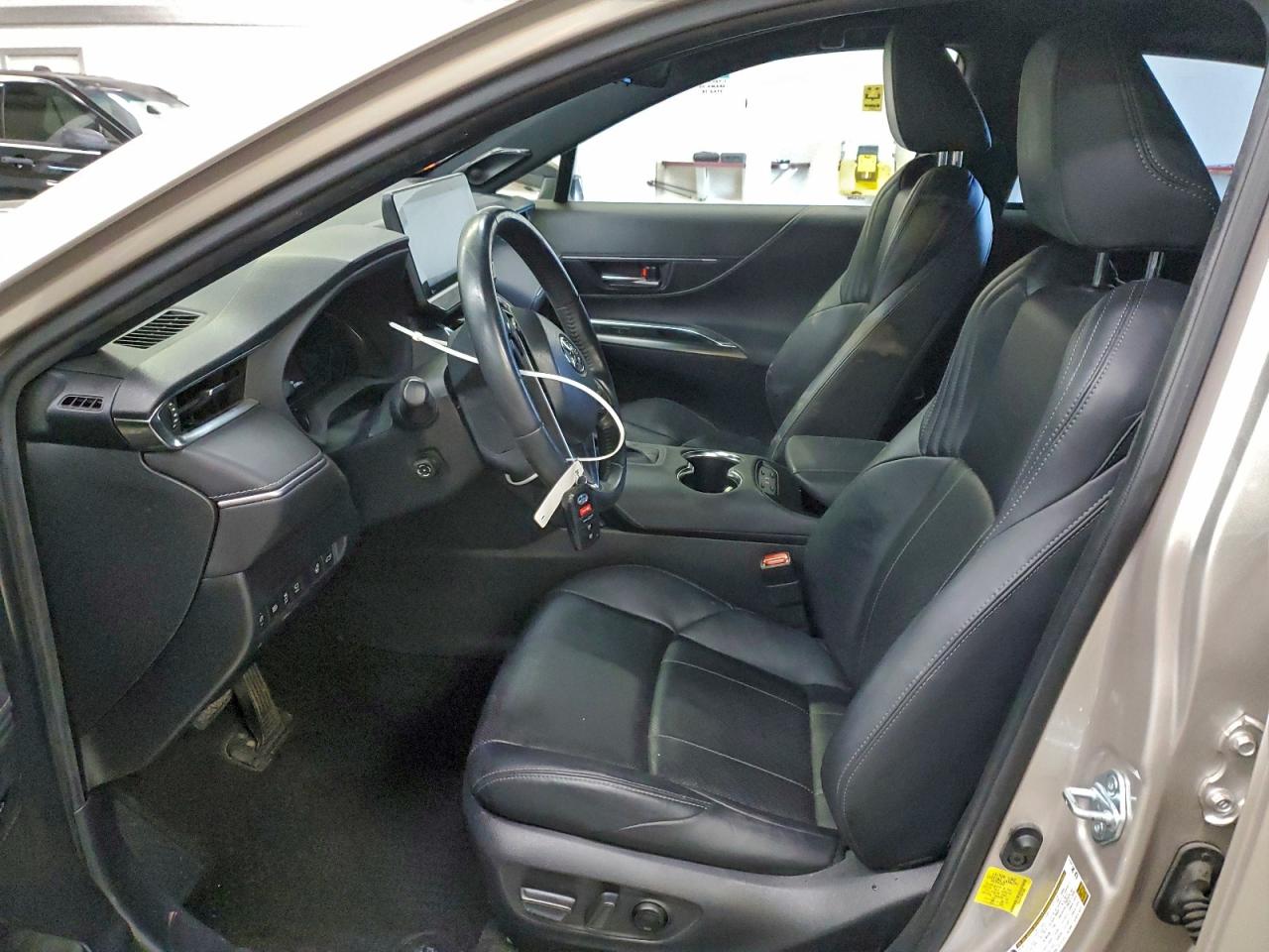 2021 TOYOTA VENZA LE photo 7