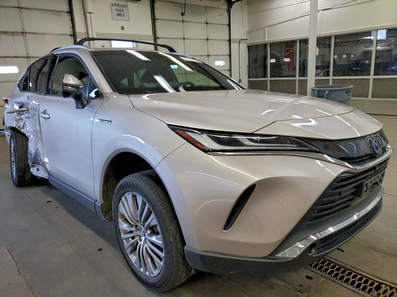 2021 TOYOTA VENZA LE photo 4