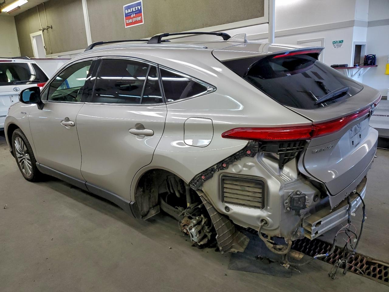 2021 TOYOTA VENZA LE photo 2