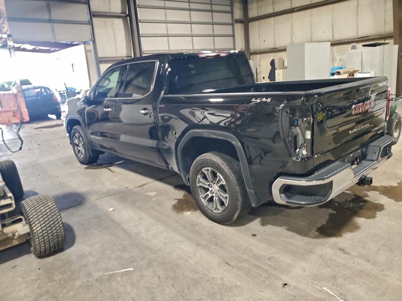 2025 GMC SIERRA K1500 SLT photo 3