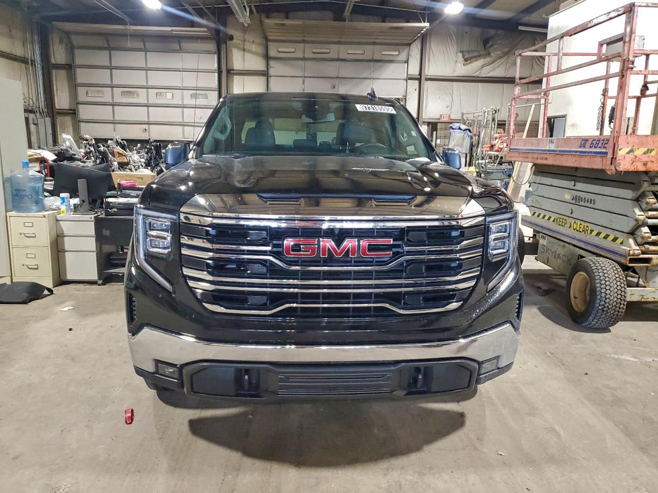 2025 GMC SIERRA K1500 SLT photo 9