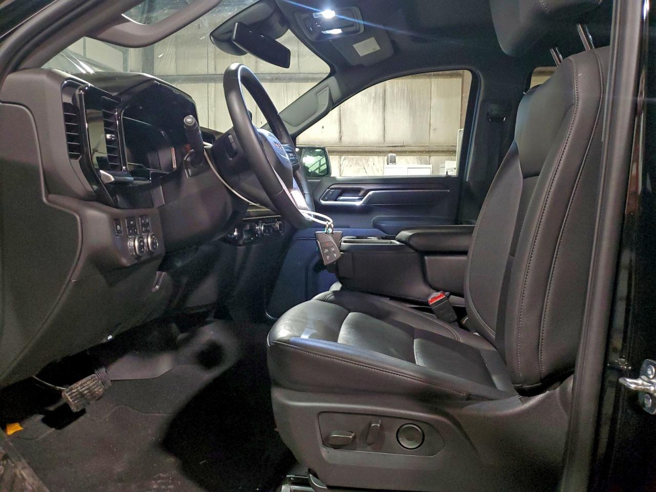2025 GMC SIERRA K1500 SLT photo 13