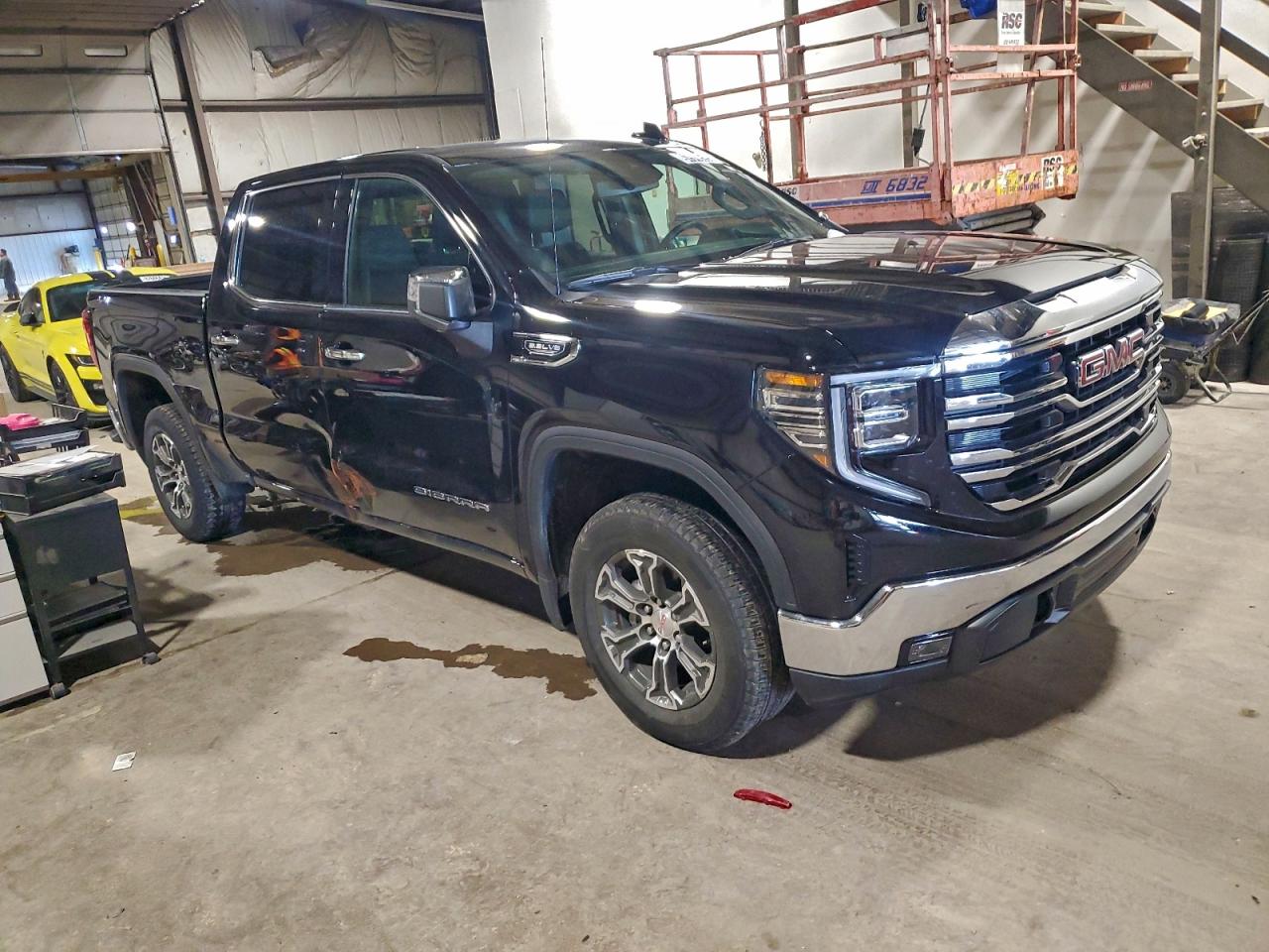 2025 GMC SIERRA K1500 SLT photo 7
