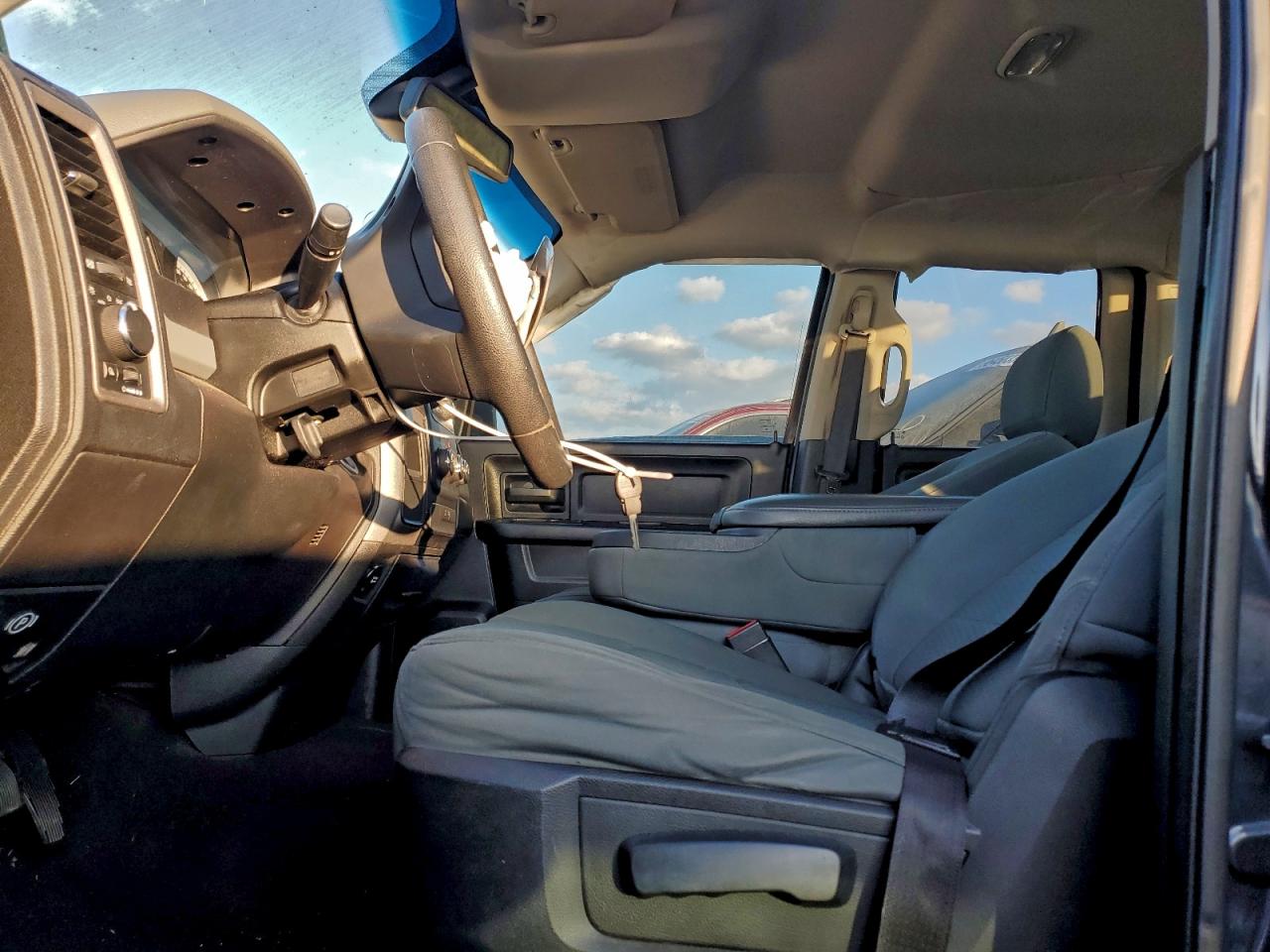 2014 RAM 1500 ST photo 7