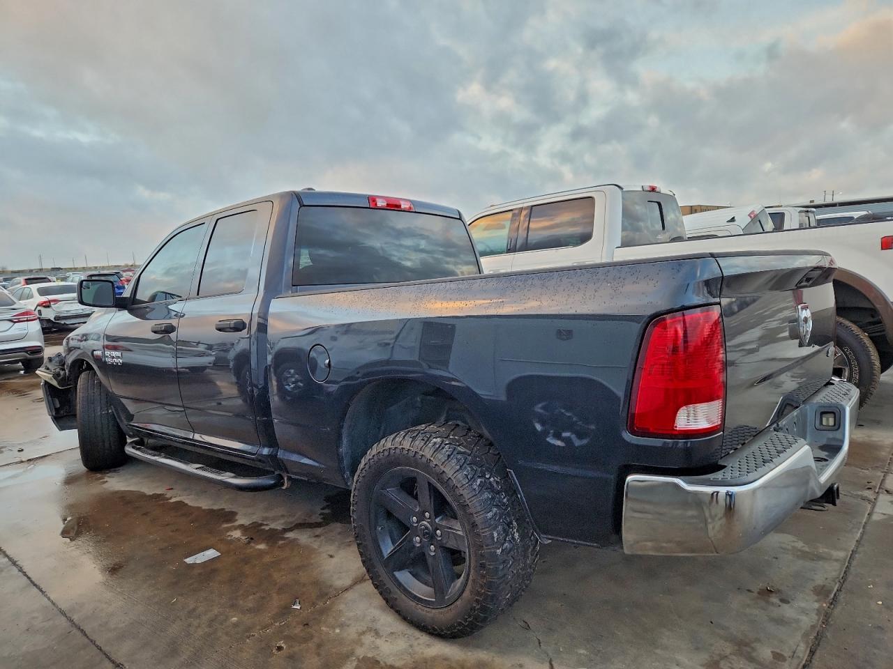 2014 RAM 1500 ST photo 2